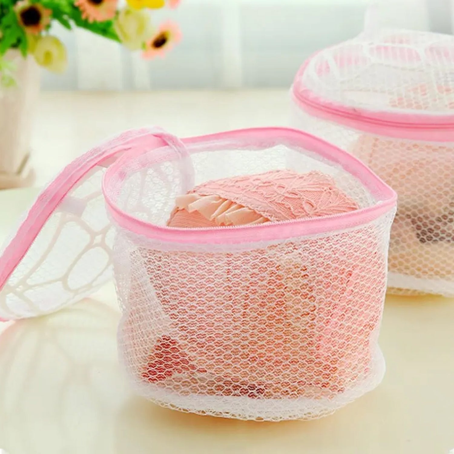 Round mesh bag for washing delicate clothing